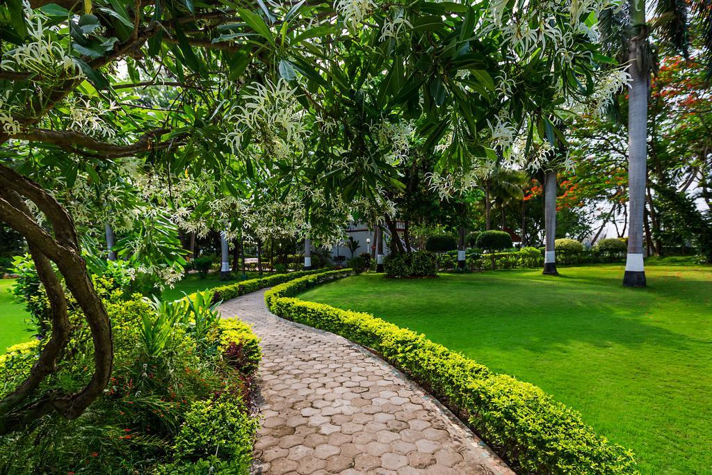 Great Trails Riverview Thanjavur By Grt Hotels Екстериор снимка
